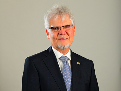 Vince Warden, FCPA, FCMA